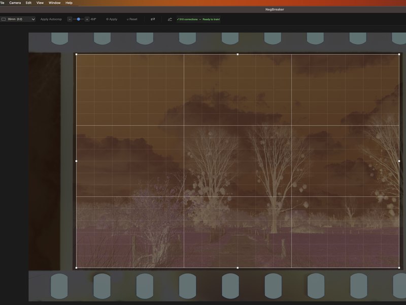 NegBreaker’s crop tool set to 35mm 3:2, with the frame found inside the sprocketed film border